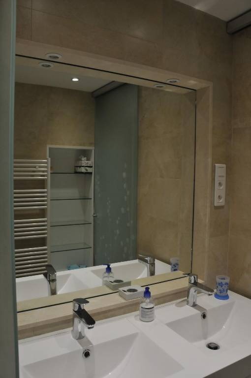 658_DSC_1032 bathroom sinks & mirror new small.jpg